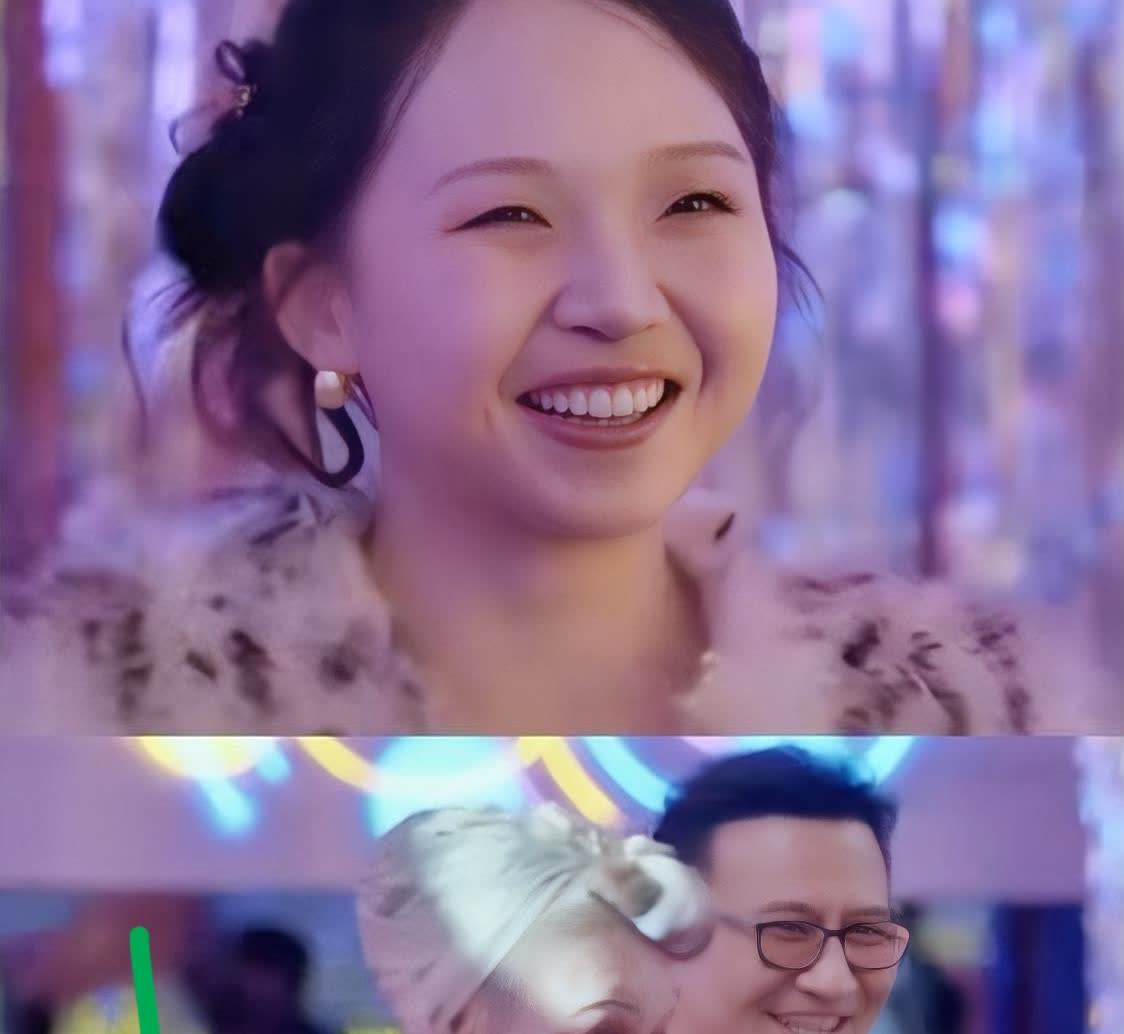 大家发现没？
并非所有女孩子都吃汪峰这一套，在汪峰为宁静献唱的时候，有一个人的
