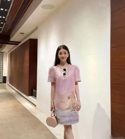 难怪年龄相差那么大，郭富城也非要把她娶回家，现实中确实美若天仙，比起其他天王嫂，