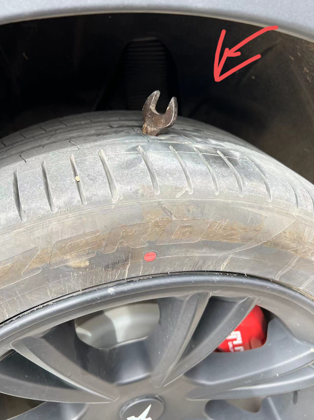 这下刺激了！
这得用多大的蘑菇钉，开这么多年车第一次见