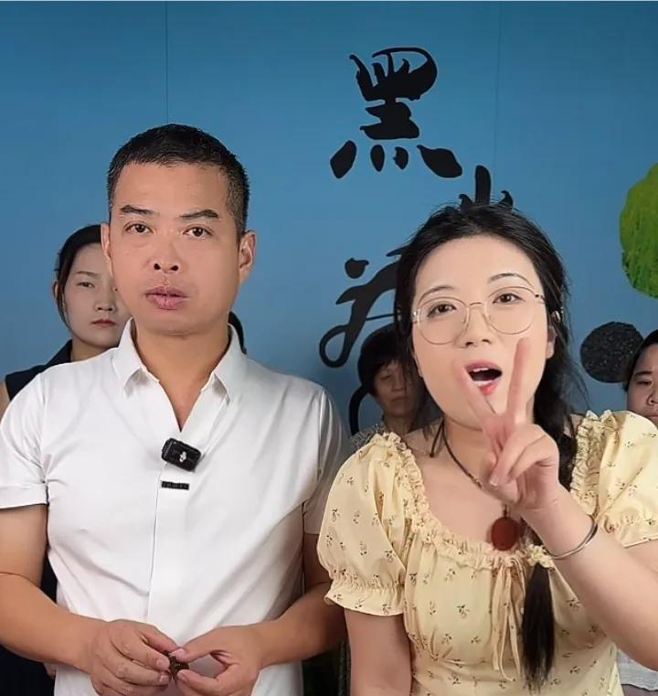 姚家男儿助农专场，今天早上八点准时开始！
男儿今天人气非常旺，保持在1千多人！