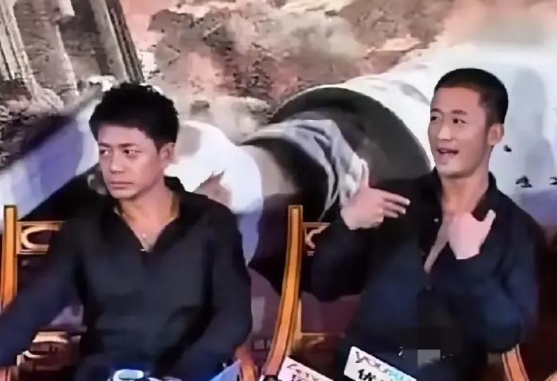 吴京现在突然让这么多人讨厌，其实是大家以前没说而已。

1.吴京在镜头跟前，肢体