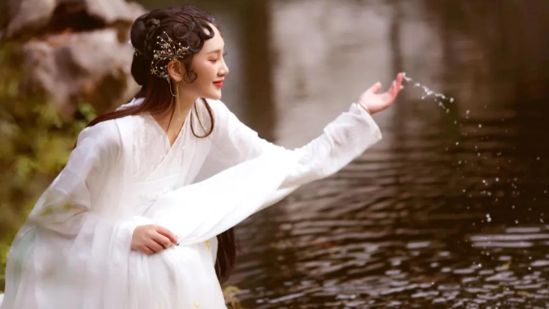唐温如：写出“醉后不知天在水，满船清梦压星河”诗句的梦幻公子