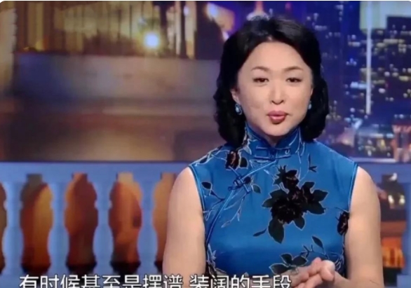 有一次，金星的东北老乡招呼客户，金星跟着蹭饭，在饭桌上把一瓶1.6W的红酒当二锅