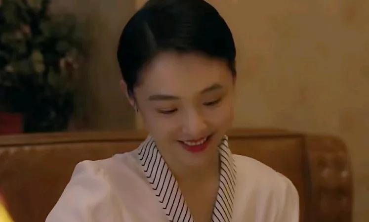 《六姊妹》，张秋林和丽莎的和好，再次让老四成了一个笑话，糊涂啊，老四。
用老四的