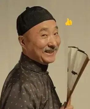 今天小区的小区的小广场要放露天电影了，还是最经典的“地道战”，想想都有意思，看到