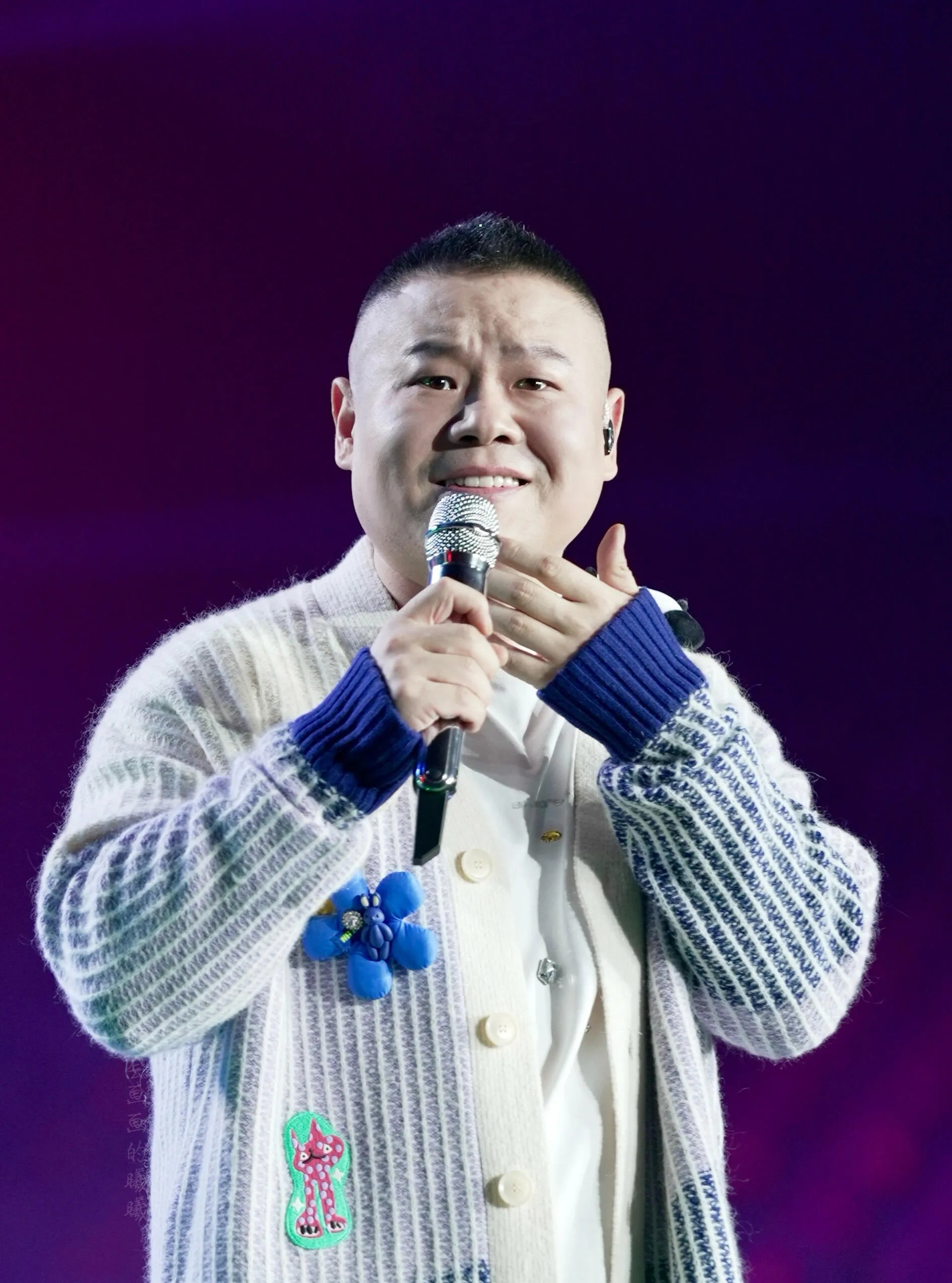 资本还是太厉害了！
许多专业的歌手一辈子也没办过，
而一个相声演员居然能开演唱会