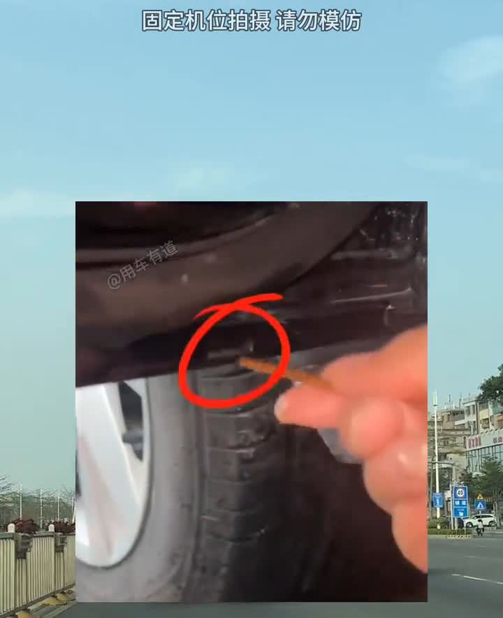 用车有道。
如果不想让你的爱车变成水泡车，车上这几个排水孔一定要定期清理。
