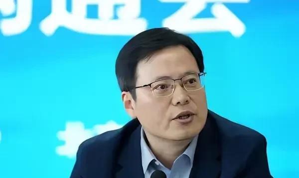前脚李铁刚