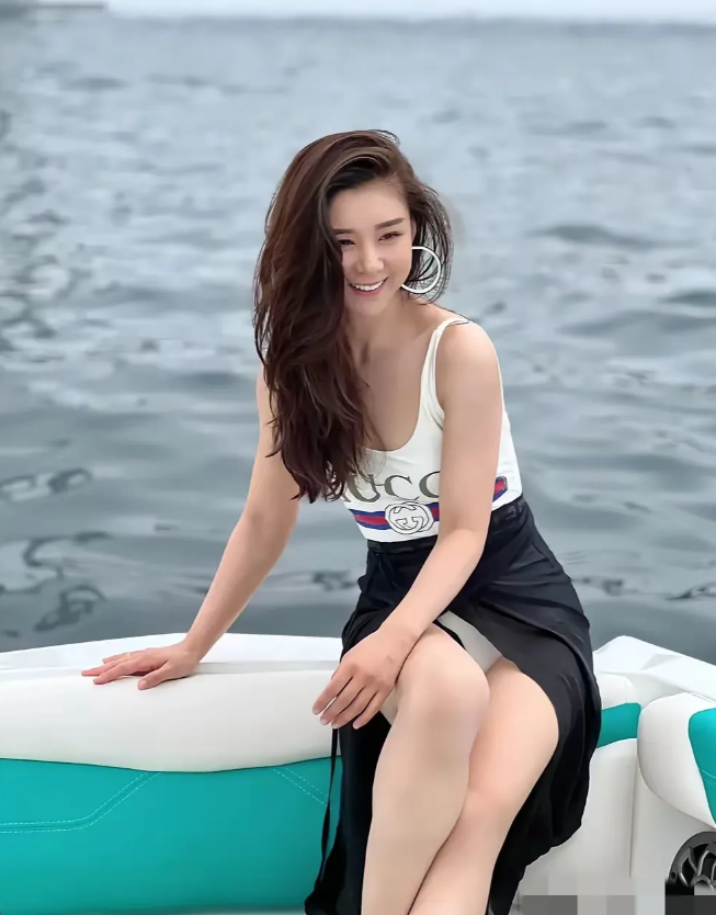 李小萌堪称人间尤物，“西北锤王”着实幸福无比。可别觉得长得这般漂亮就能万事无忧，