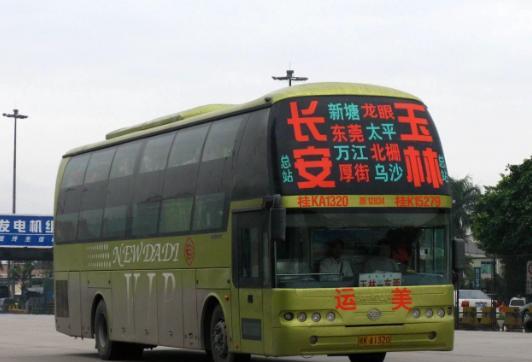 中国为什么要全面禁止卧铺大巴车？很简单，卧铺大巴车看似安全，实则危机四伏。

