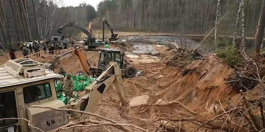 以下是为您的内容：
美国大兵捞起来的 M88 反装甲车已成功上岸啦！立陶宛国防