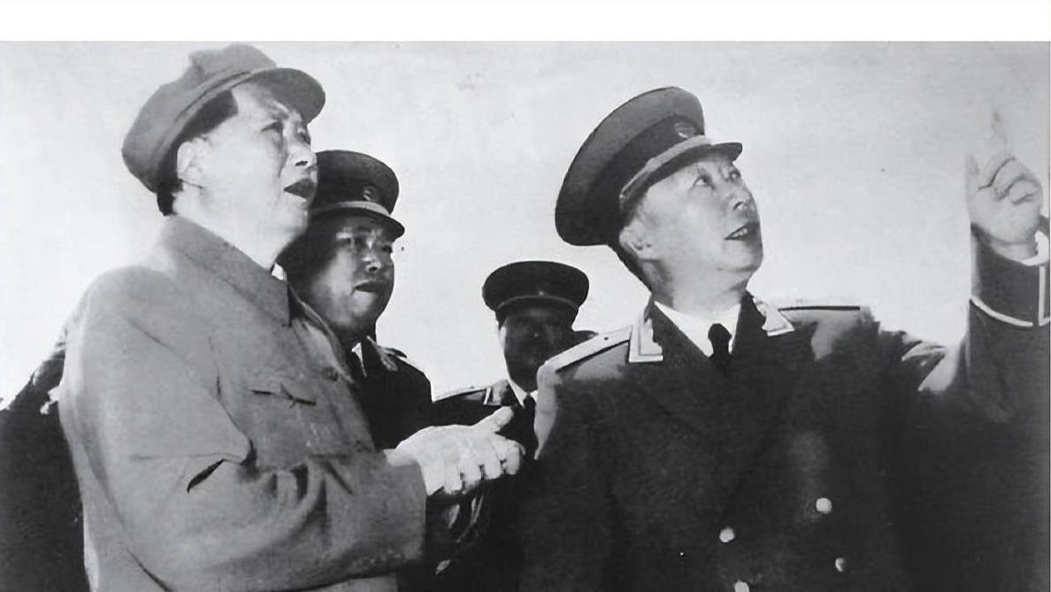 92年聂荣臻重病，他让秘书挂毛主席像，邓小平：聂帅想念毛主席了