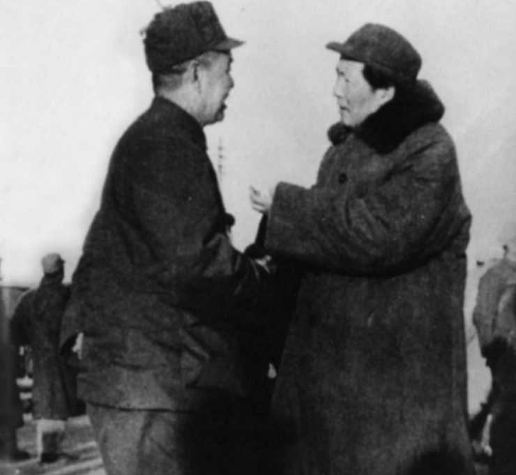 1945年重庆谈判，毛主席见老友：你可否帮我打听一烈士遗孀的下落？

1949年