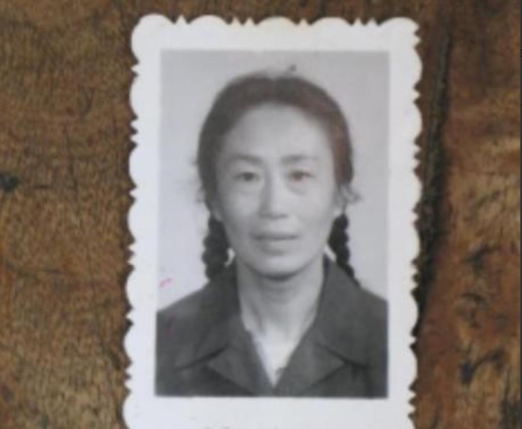 1969年，19岁的女知青黄丽萍，隐瞒自己显赫的身份，心甘情愿的在北大荒劳动。1