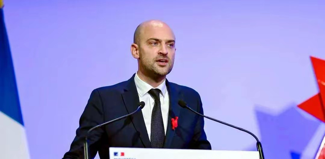 法国警告：别怂美国，小心中国欺负你











嘿，小伙伴们，你们听说