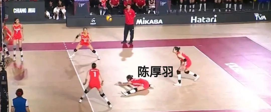 中国女排打墨西哥女排那场比赛，其中有一个画面不知道你还记得吗？
当时是第一局中国