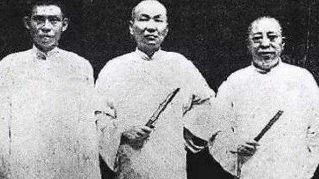 1936年，蒋介石外甥不小心踩了警察局长小老婆的脚，被赏三耳光