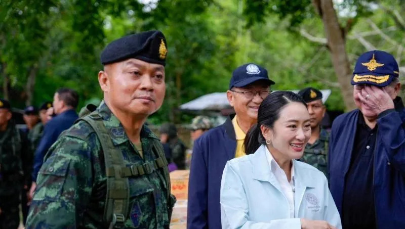 佩通坦要下台？泰国政坛大地震！











佩通坦政府现在就像坐在火山
