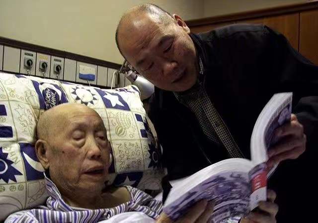 李作鹏中将晚年喜欢读书，他写了100多万字的回忆录，可惜很多人看不到。因为这部回