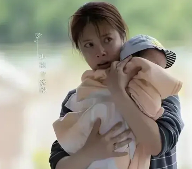 《利剑玫瑰》中的小洋芋妈妈，虽是配角，我咋觉得演技比女一、女二都要好呢，有和我想