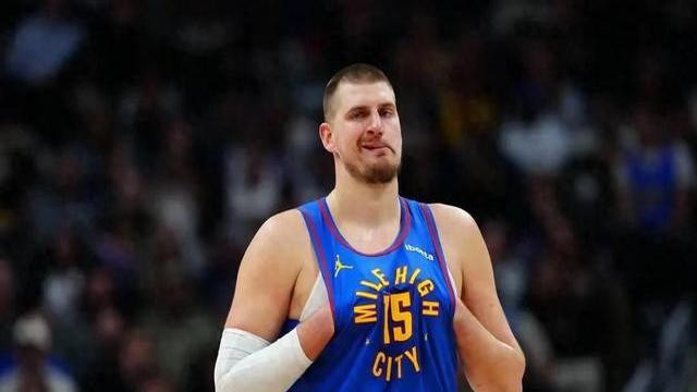 威少小心！尼克斯122-112掘金，约基奇状态低迷，穆雷火力全开