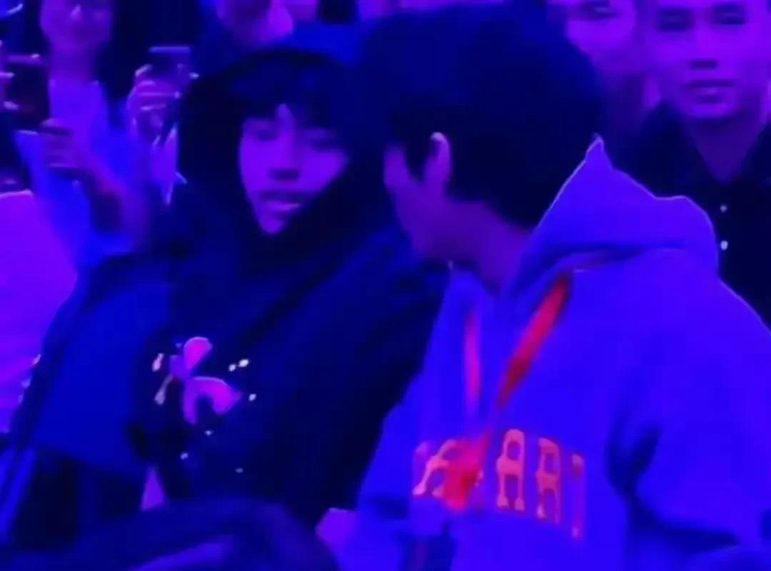 有人说，如果她是张柏芝，将不会支持儿子参加爸爸的演唱会，在现场和王菲甜蜜互动！使