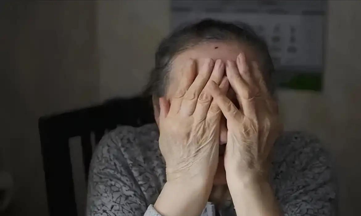 [熊猫]上海，一老太卖了房子，搬去和儿子同住，卖房款280万，全部给孙子买了婚房