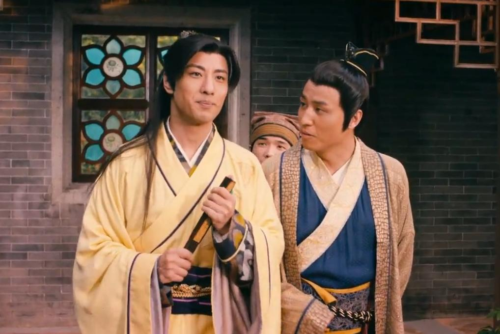 古时，有一对非常自私吝啬的亲兄弟，分家时谁也不肯吃亏，恨不得把东西全部一分为二。