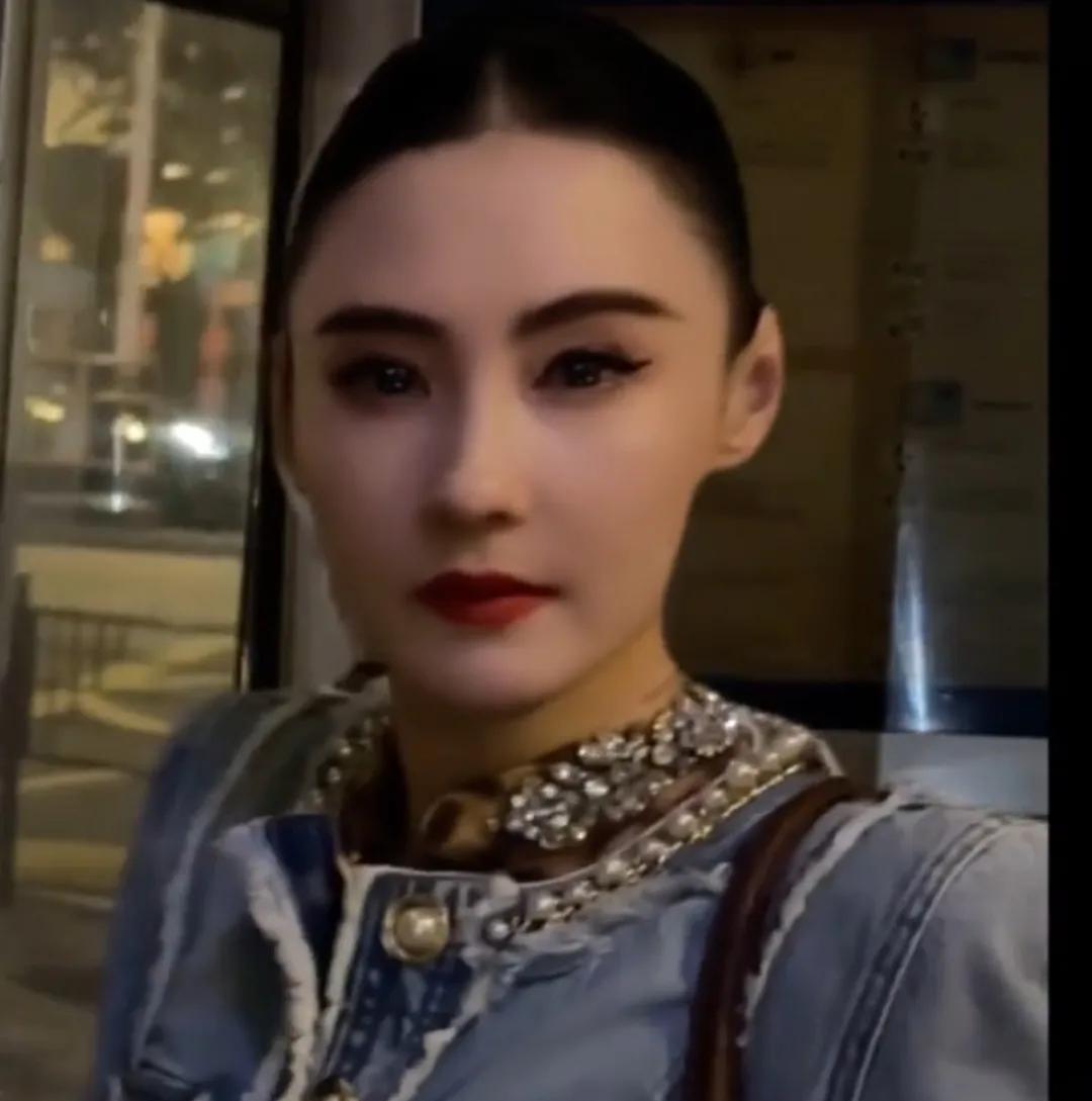 张柏芝最大的遗憾应该就是没再生几个女儿，继承她的美貌，张柏芝的美貌目前抖音里年轻