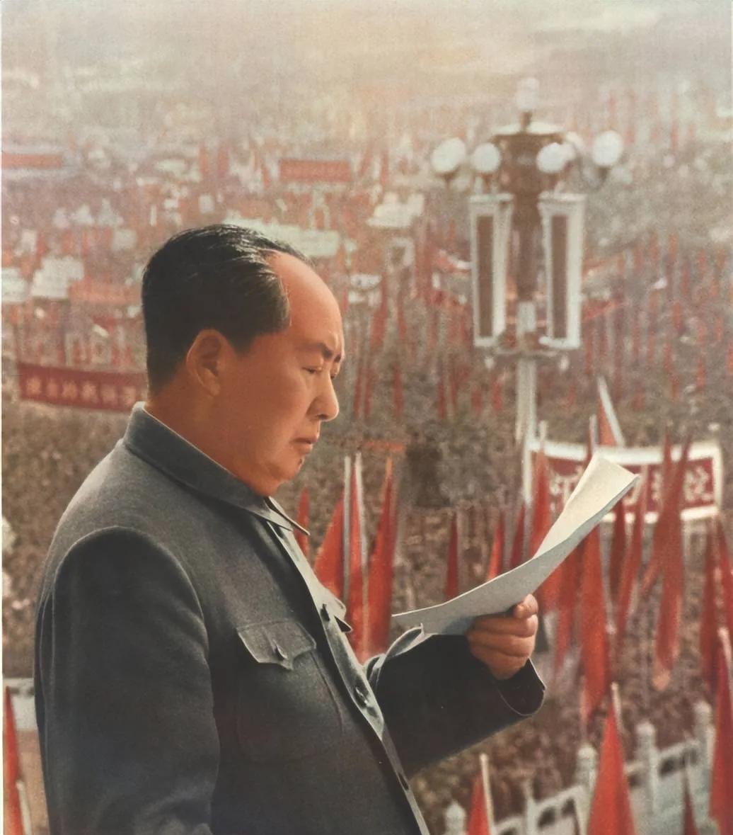 毛主席最震撼世界的一句话：“中国人民从此站起来了！”
作为一个中国人，是不会忘记