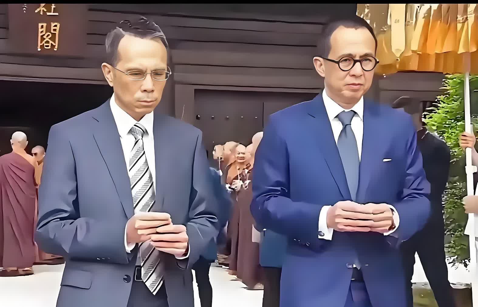 有网友预测，李家的衰落大概率从李泽钜和李泽楷争夺财产开始！