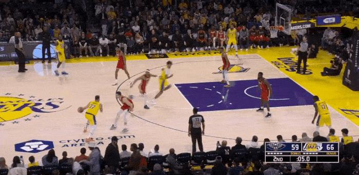 这大腿真粗！东契奇半场就已两双！
在今天NBA常规赛湖人对阵鹈鹕的第二节比赛末，