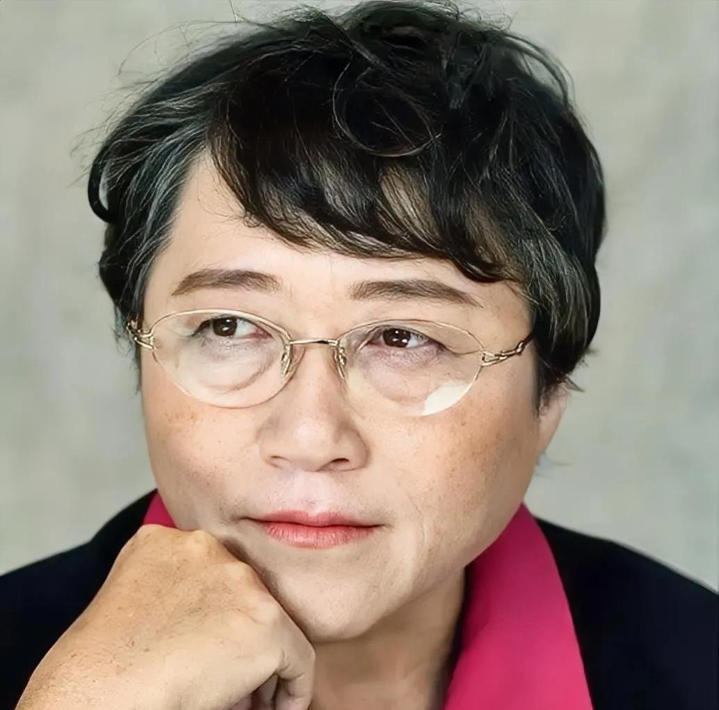 李银河说：
“真正的参透，其实是彻底的悠闲，无所事事，因为在这个世界上，无论你做