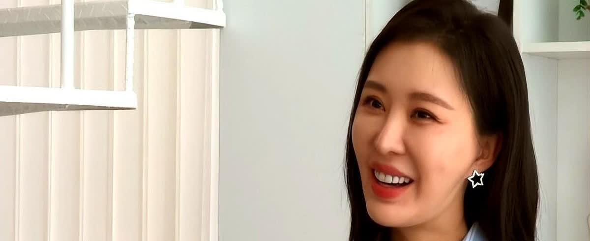 2012年，61岁已婚已育万科创始人王石恋上未婚未育小演员田朴珺。

婚后田