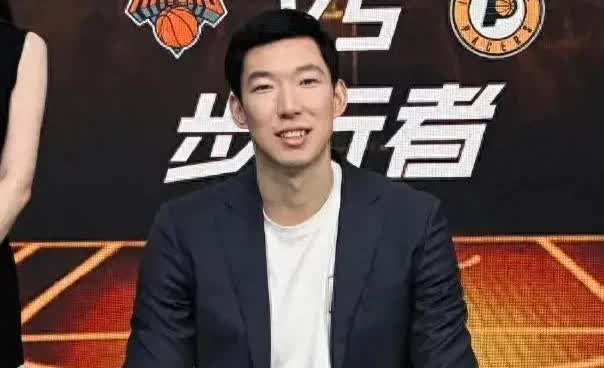 自从亚洲杯中国男篮拿到了第2名，周琦就没有过过一天好日子，全网都在喷周琦是个小人