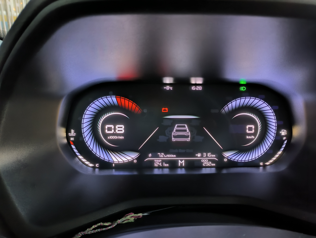 零下11度吉利暖心售后车现场留给客户
上午趴窝，下午返回4儿子店检查，换了新电瓶