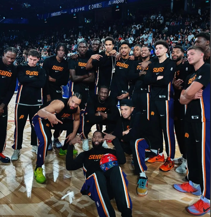 太阳这个赛季的阵容可以说是未来五年最强的了
明年布克5700万，格林3600万，