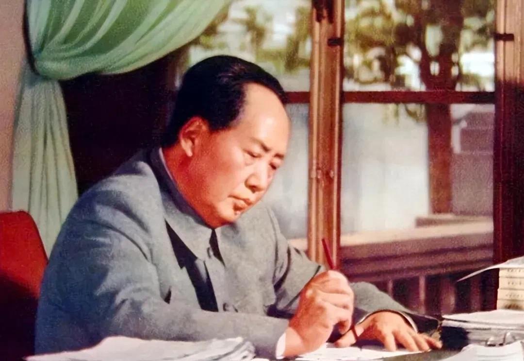 #毛主席书信手迹##品鉴毛主席书法# #怀念领袖毛主席# 
这封难得一见的行草书