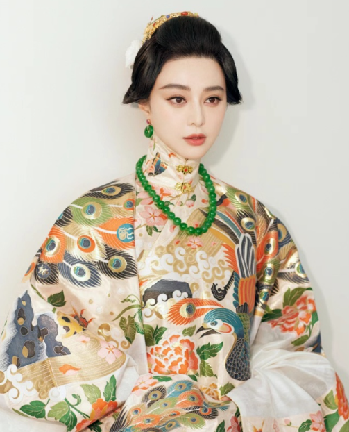 想不出这张脸穿什么不好看，何况还是穿这么好看的