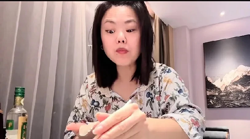 KC和男闺蜜的爱恨情仇











我的天哪！KC和男闺蜜的故事简直就