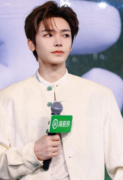 是谁被这反差狠狠击中了？纯良外表下藏着掌控全场的霸气，萧无衣的魂回来了！ ​​​