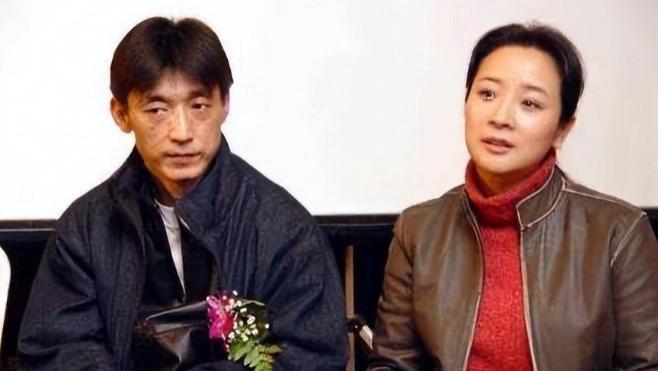 她是国家一级演员，婚内多次给丈夫造绯闻，丈夫隐忍多年没离婚
