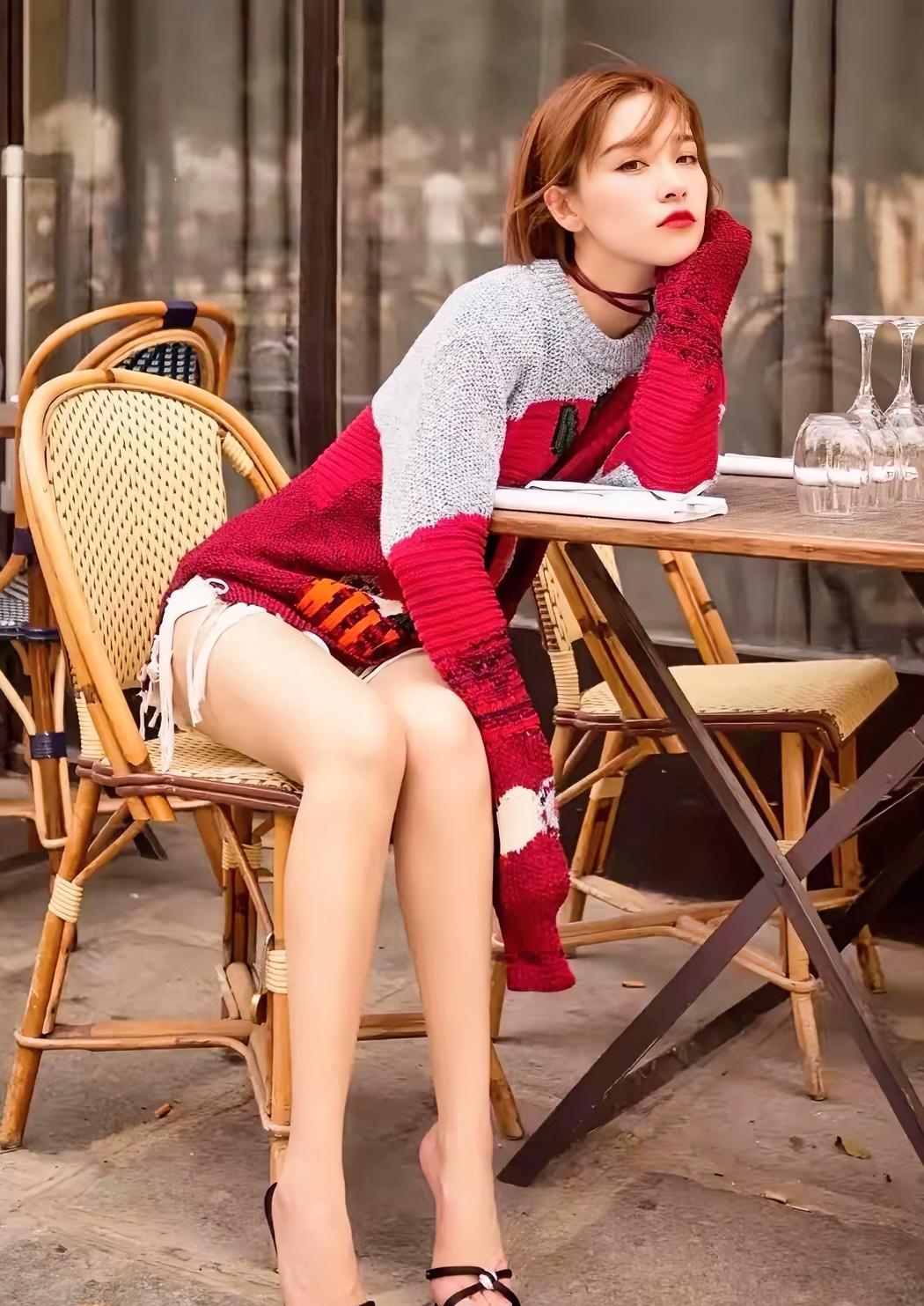 阚清子，161cm，腿很长，就是脚趾头看着好大，你们看看是不是呢？