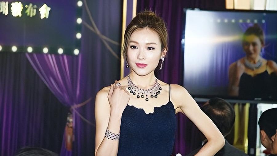 李佳芯离巢组工作室，43岁被赞皮肤好，曾历低谷今健康工作两平衡