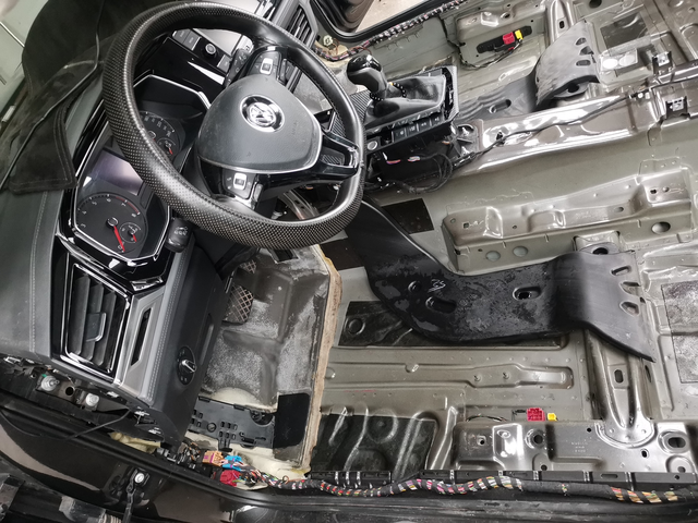 以后啊再不买大众车了，天窗第三次漏水
2020 年买的大众车，21 年就出现天窗