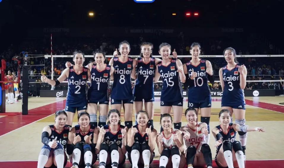 中国女排今晚的硬仗来了！
讲真，中国女排今晚对阵多米尼加女排这场球非常不好打，如