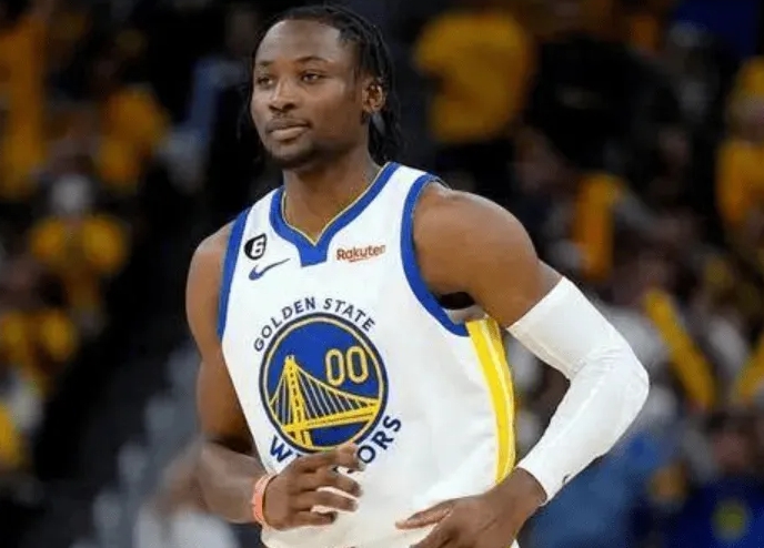 NBA休赛期正在进行中，美记Brett Siegel报道了关于勇士与乔纳森-库明