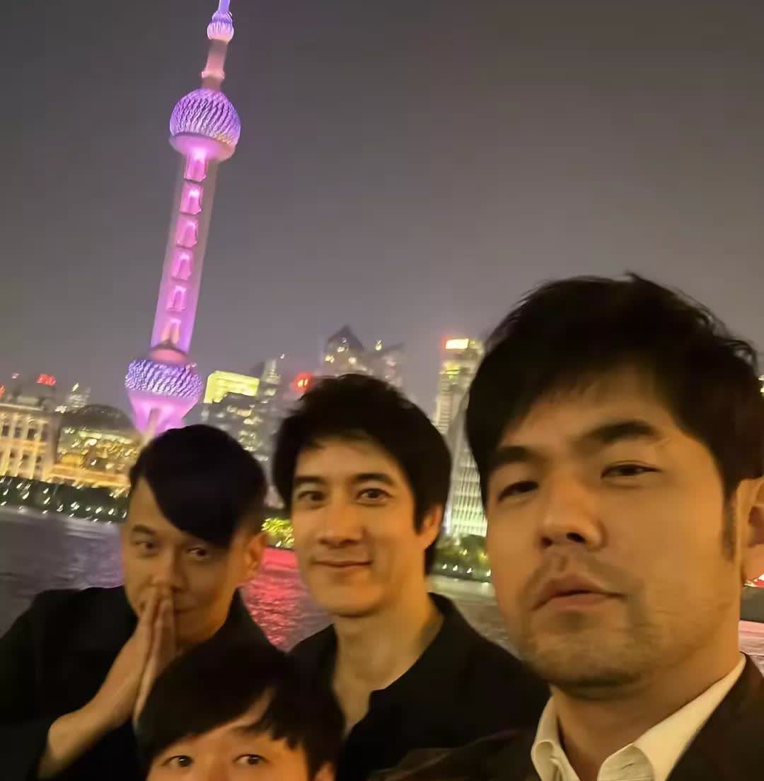 周杰伦、王力宏、陶喆、林俊杰四大天王共聚上海滩[星星眼]今晚黄浦江星光熠熠。
