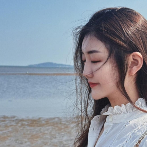 陈梦海边美照！纯元美少女，太青春靓丽