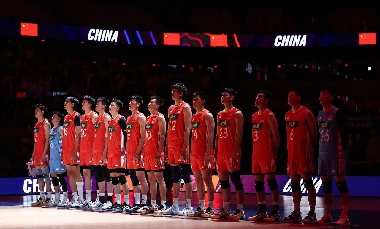 这场男排比赛太刺激了！
中国男排决胜局险胜古巴，五局比分分别为：20-25、25